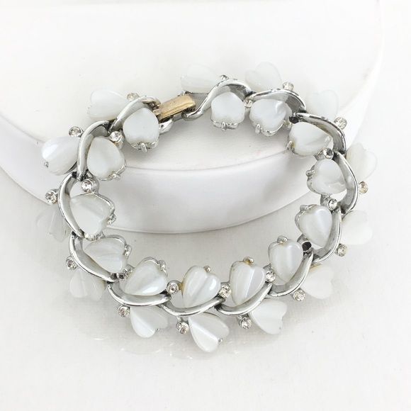 Vintage 1960 Signed Lisner Bracelet White Hearts Rhinestones Silver Tone Metal - Picture 5 of 14